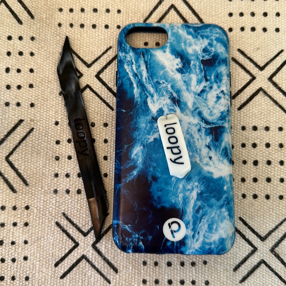 iPhone 8 loopy case with black marble loop
